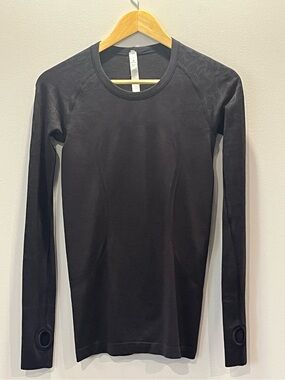 Women’s Lululemon🍋 Swiftly Tech LS Crew Athletics Purple Long Sleeve Top